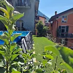 The Magnolia House Garden Relax *